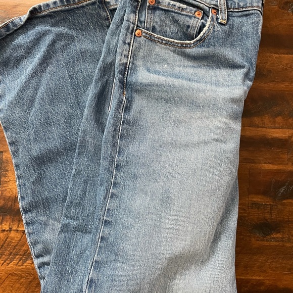 Levi’s Ribcage Jeans -  Excellent Used Condition - Picture 6 of 8